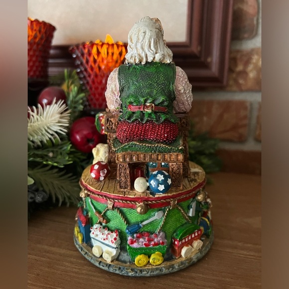 Rare Vintage 1981 Santa Clause
Christmas Train Musical Box - Picture 3 of 5